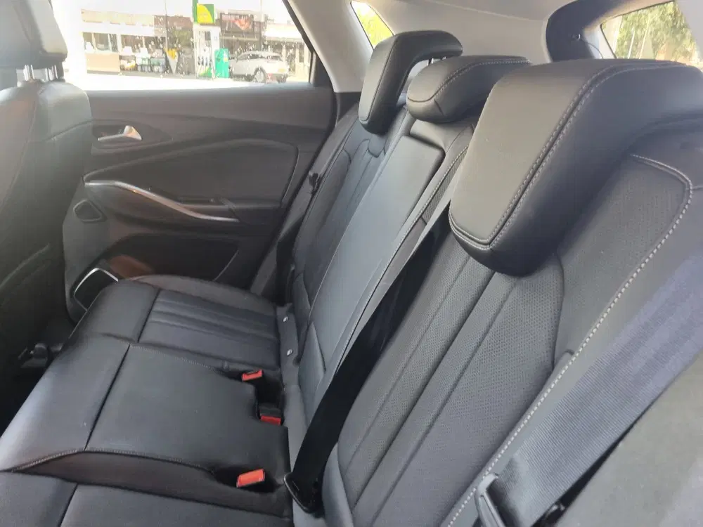 Opel Grandland 1.6 Turbo Hybrid4 Ultimate Sportleder Navi uit 2020, foto 14