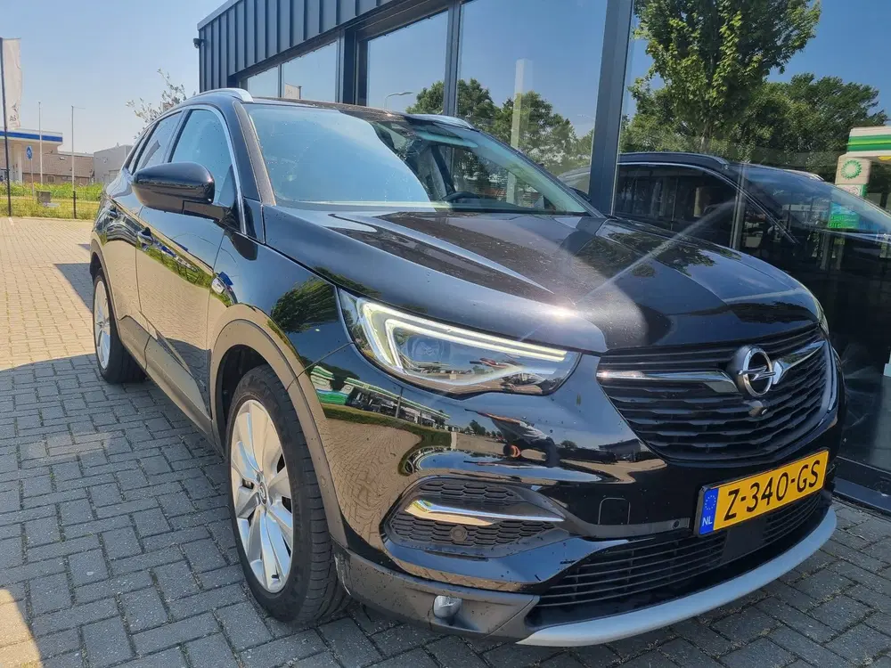 Opel Grandland 1.6 Turbo Hybrid4 Ultimate Sportleder Navi uit 2020, foto 2