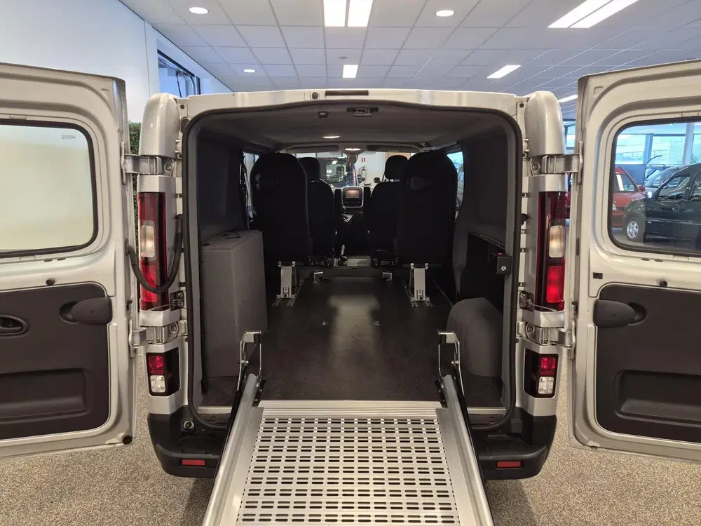 Renault Trafic L2H1 Rolstoelbus uit 2019, foto 3