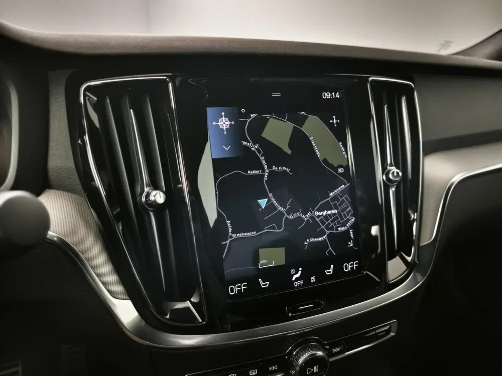Volvo S60 2.0 Recharge T6 AWD R-Design DEALER ONDERH uit 2021, foto 10