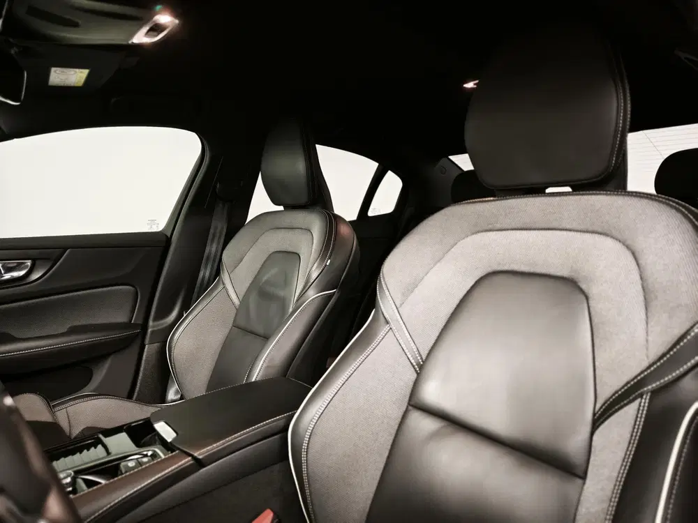 Volvo S60 2.0 Recharge T6 AWD R-Design DEALER ONDERH uit 2021, foto 7