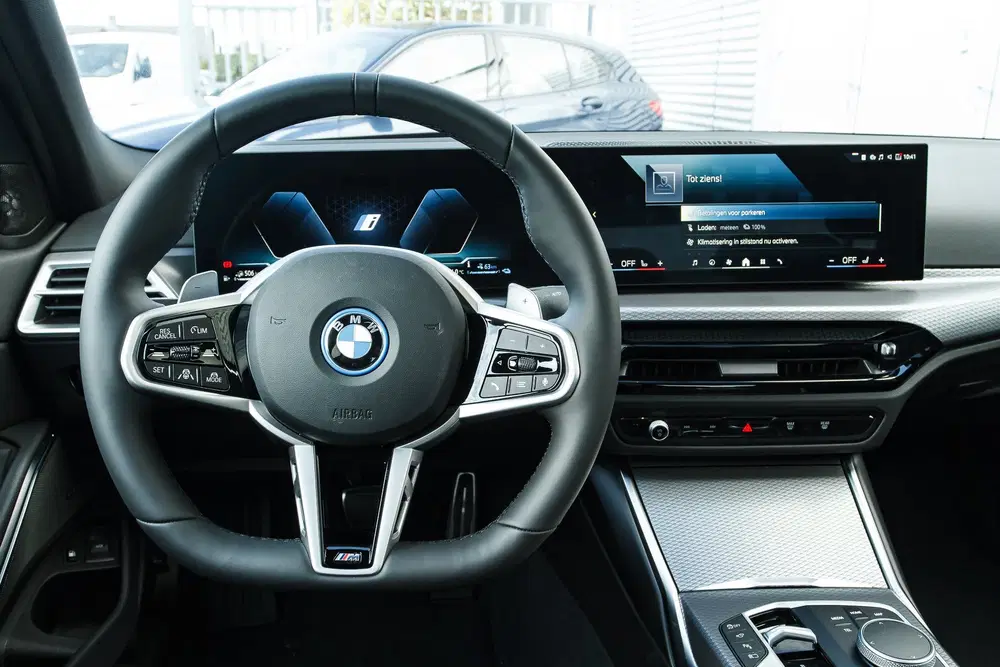BMW 3-serie 330e M Sport Automaat uit 2026, foto 3