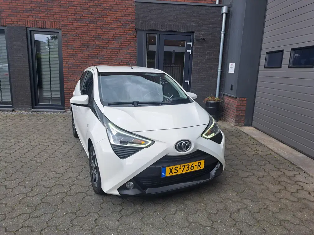 Toyota Aygo 1.0 VVT-i x-joy AUTOMAAT uit 2019, foto 2