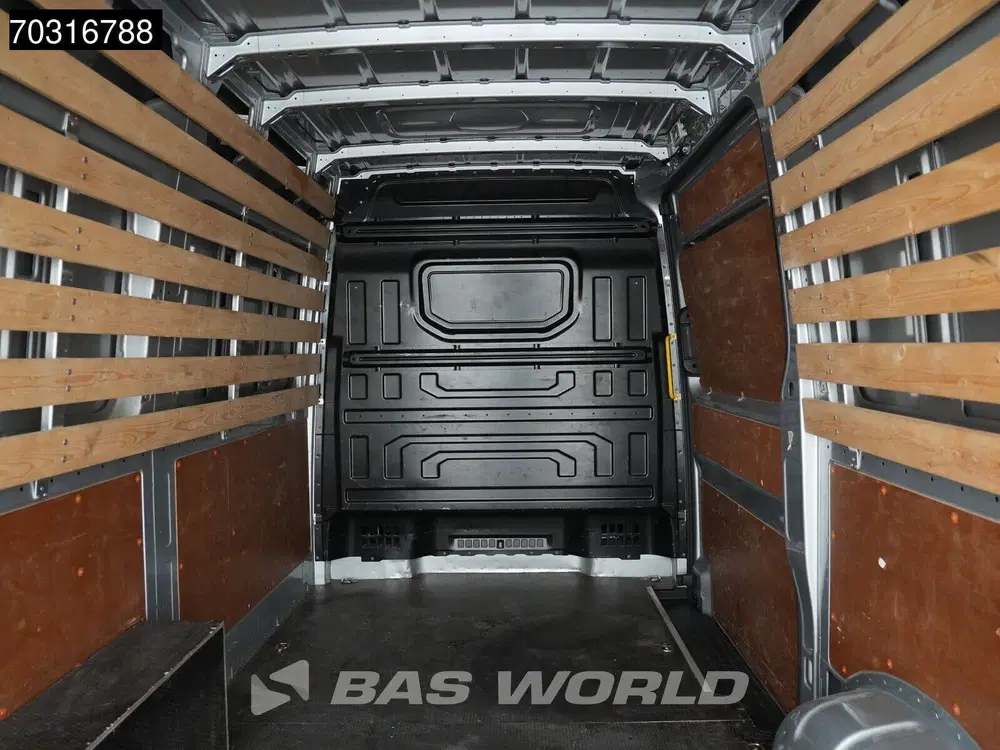 Volkswagen Crafter 140pk L3H3 Trekhaak Navi Airco Cruise Par uit 2022, foto 13