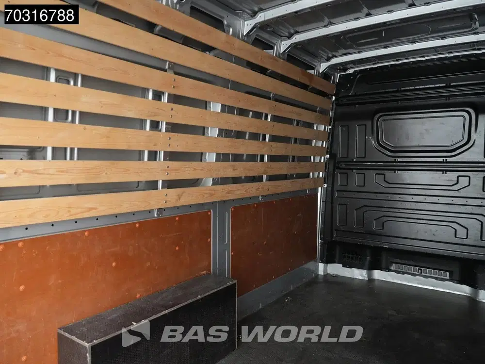 Volkswagen Crafter 140pk L3H3 Trekhaak Navi Airco Cruise Par uit 2022, foto 14