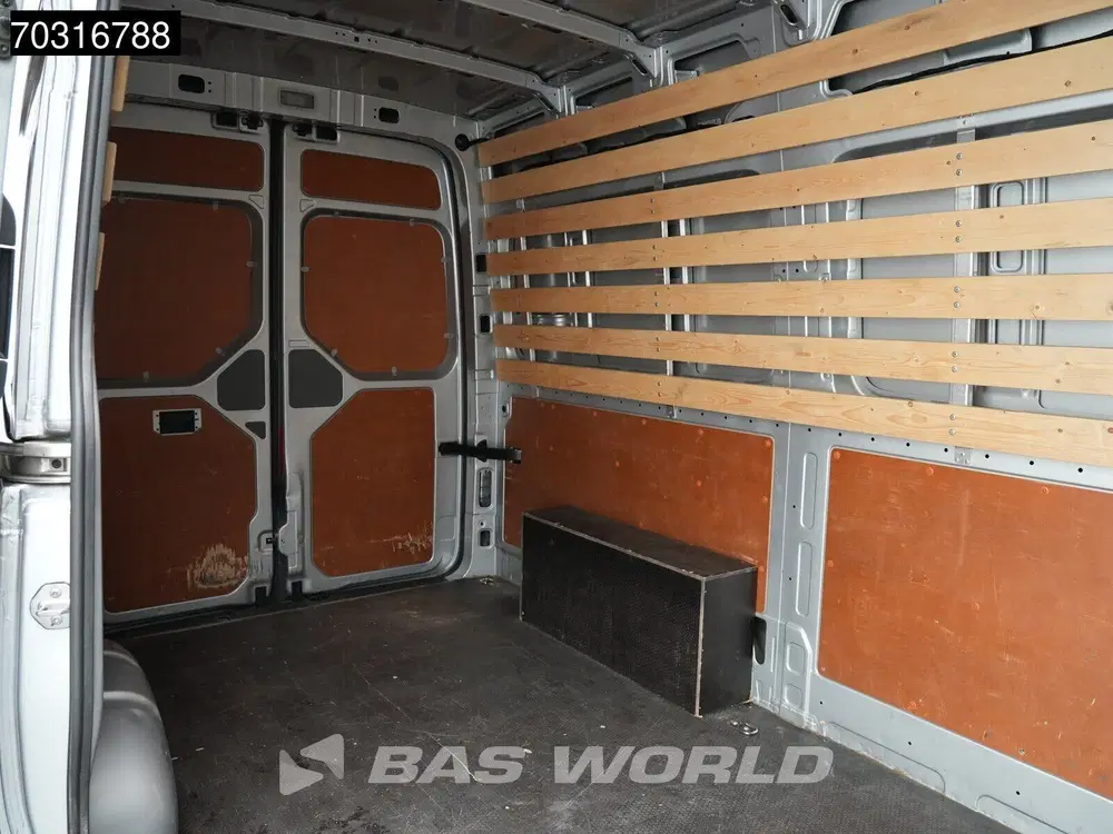 Volkswagen Crafter 140pk L3H3 Trekhaak Navi Airco Cruise Par uit 2022, foto 15