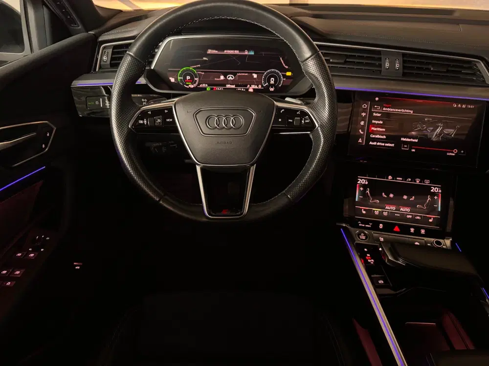 Audi e-tron 55 S uit 2022, foto 15
