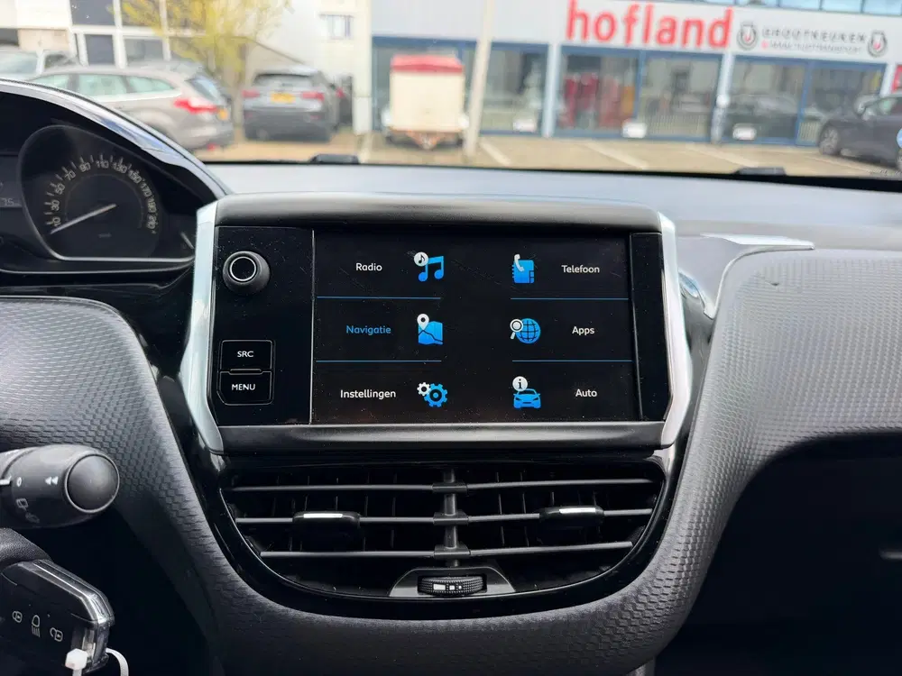 Peugeot 2008 1.2 PureTech Signature uit 2019, foto 13