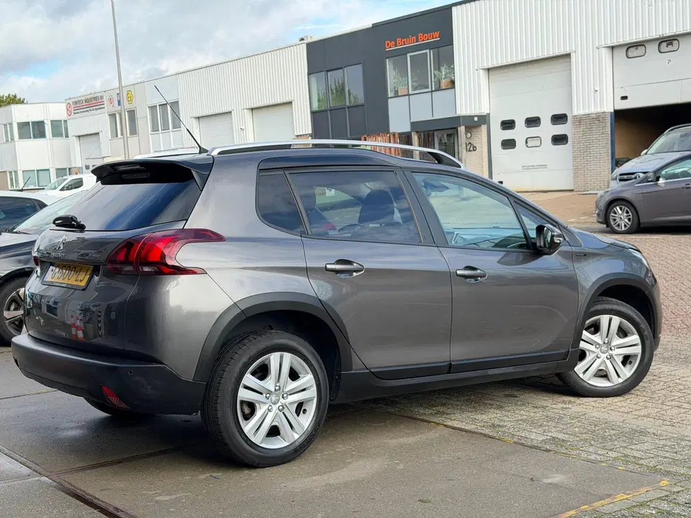 Peugeot 2008 1.2 PureTech Signature uit 2019, foto 3