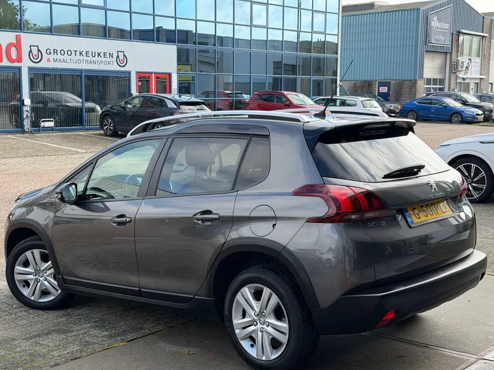 Peugeot 2008 1.2 PureTech Signature uit 2019, foto 6