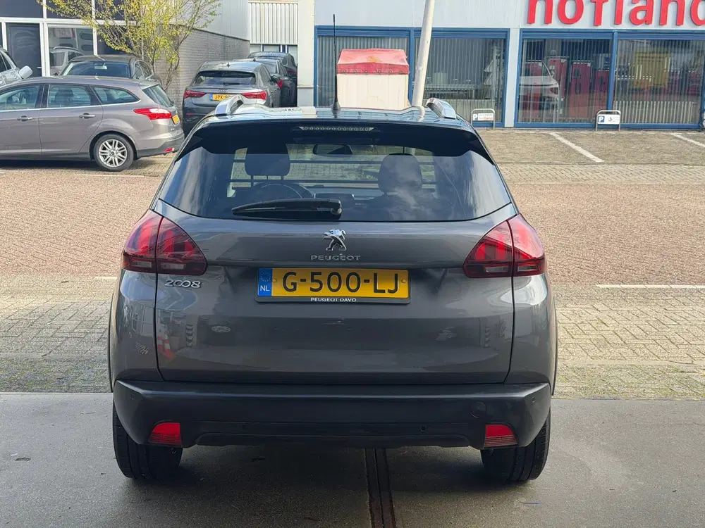 Peugeot 2008 1.2 PureTech Signature uit 2019, foto 7