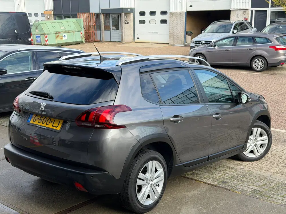 Peugeot 2008 1.2 PureTech Signature uit 2019, foto 8