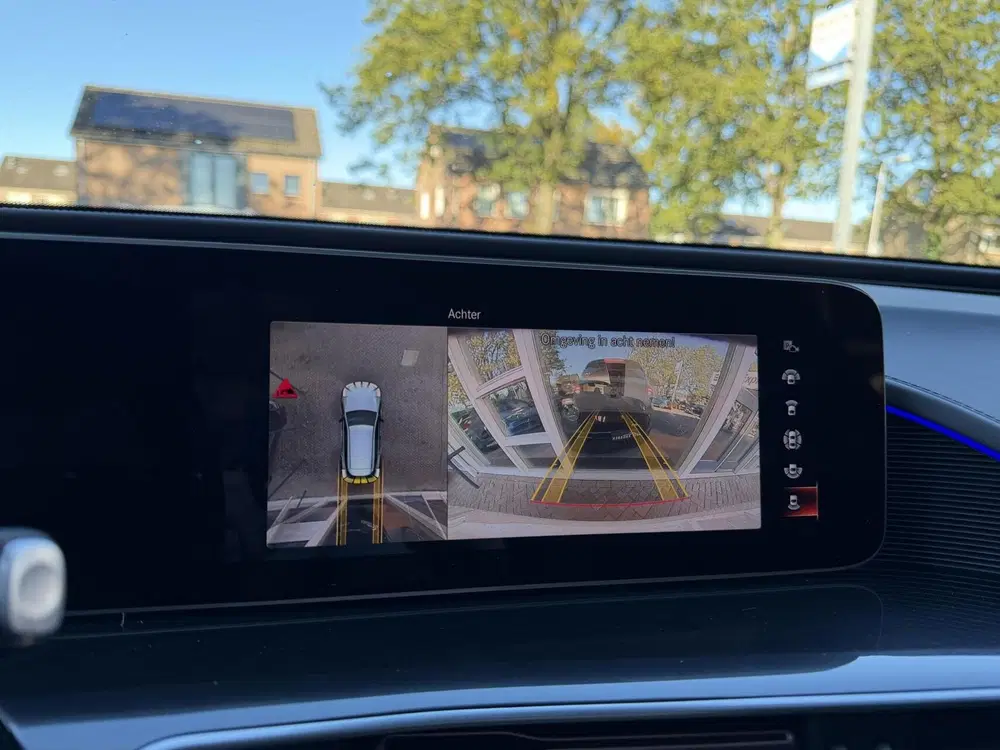 Mercedes-Benz EQC Mercedes EQC 400 4MATIC 80 kWh Pano uit 2020, foto 12