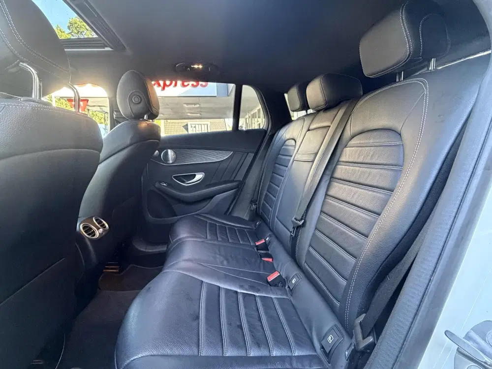 Mercedes-Benz EQC Mercedes EQC 400 4MATIC 80 kWh Pano uit 2020, foto 6