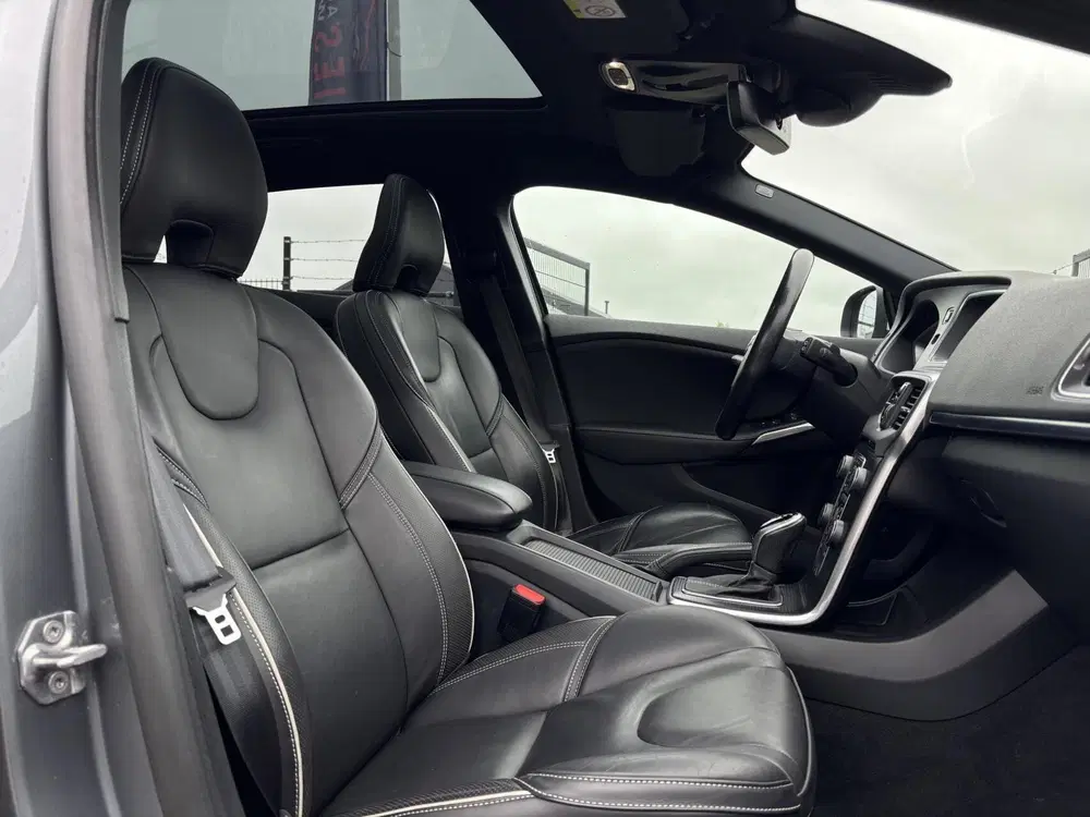Volvo V40 1.5 T3 Polar+ Sport R-Design trekhaak lede uit 2019, foto 11