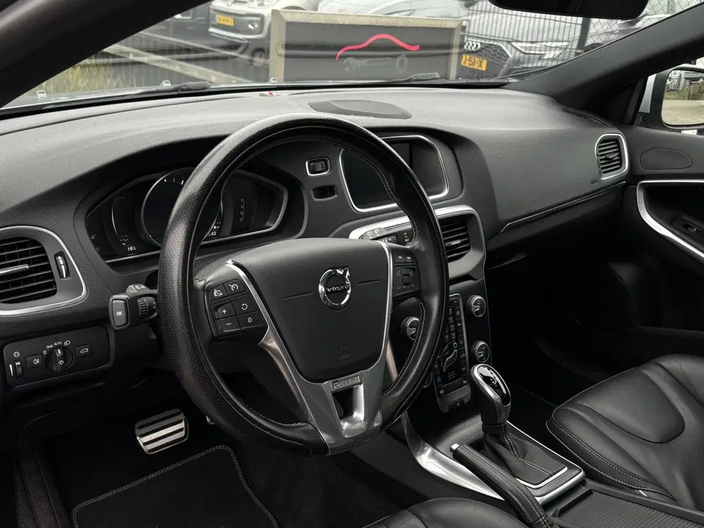 Volvo V40 1.5 T3 Polar+ Sport R-Design trekhaak lede uit 2019, foto 12