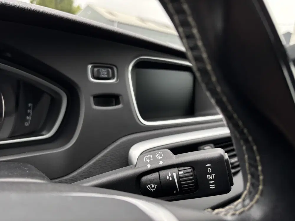 Volvo V40 1.5 T3 Polar+ Sport R-Design trekhaak lede uit 2019, foto 14