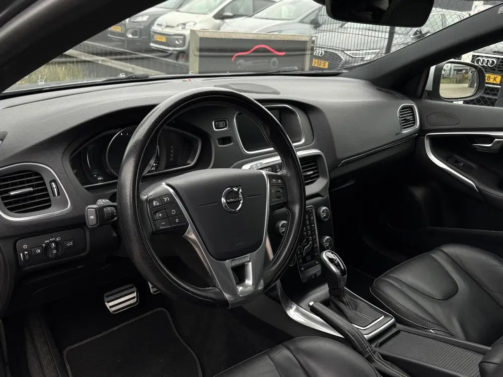 Volvo V40 1.5 T3 Polar+ Sport R-Design trekhaak lede uit 2019, foto 3