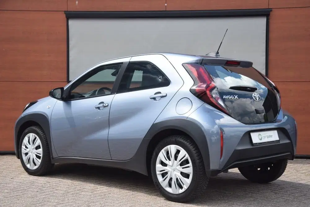 Toyota Aygo X 1.0 VVT-i S-CVT Play Camera uit 2024, foto 2