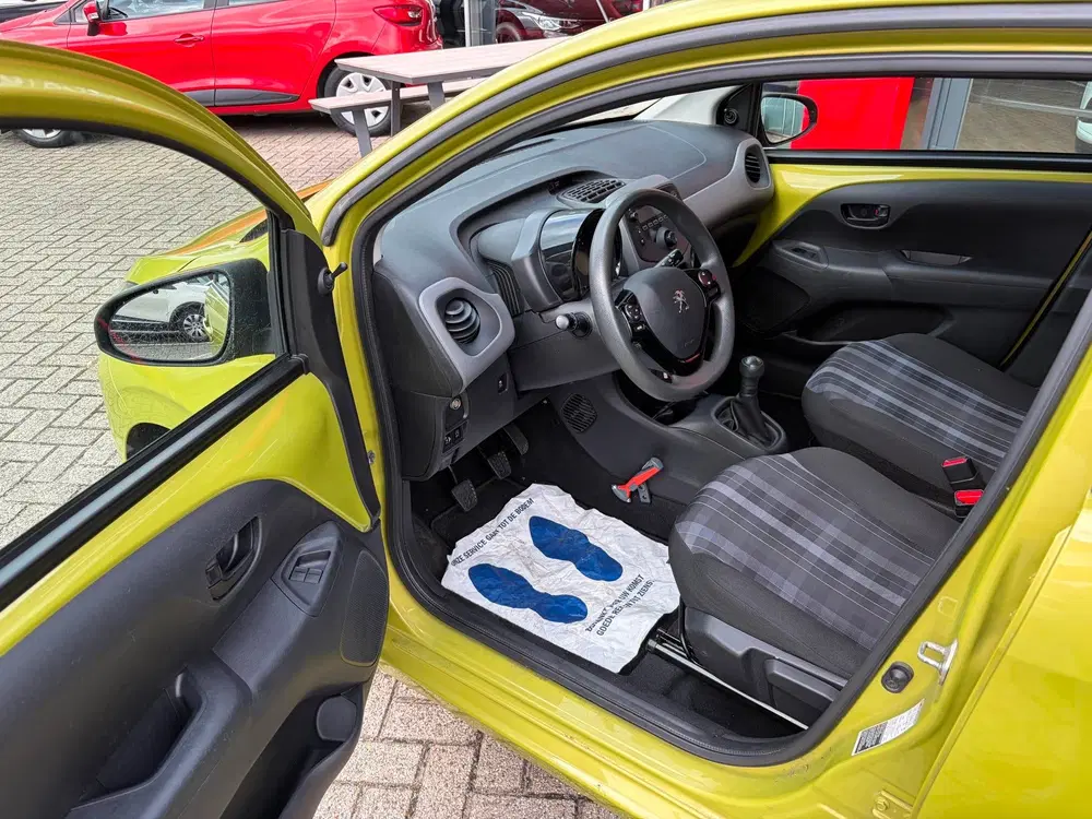 Peugeot 108 1.0 e-VTi Active 'Green Fizz' uit 2019, foto 3