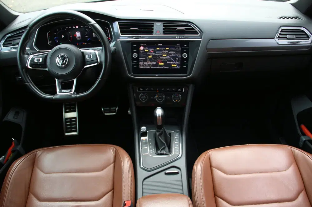 Volkswagen Tiguan Allspace 1.5 TSI Highline R-LINE PANO-DAK uit 2020, foto 11