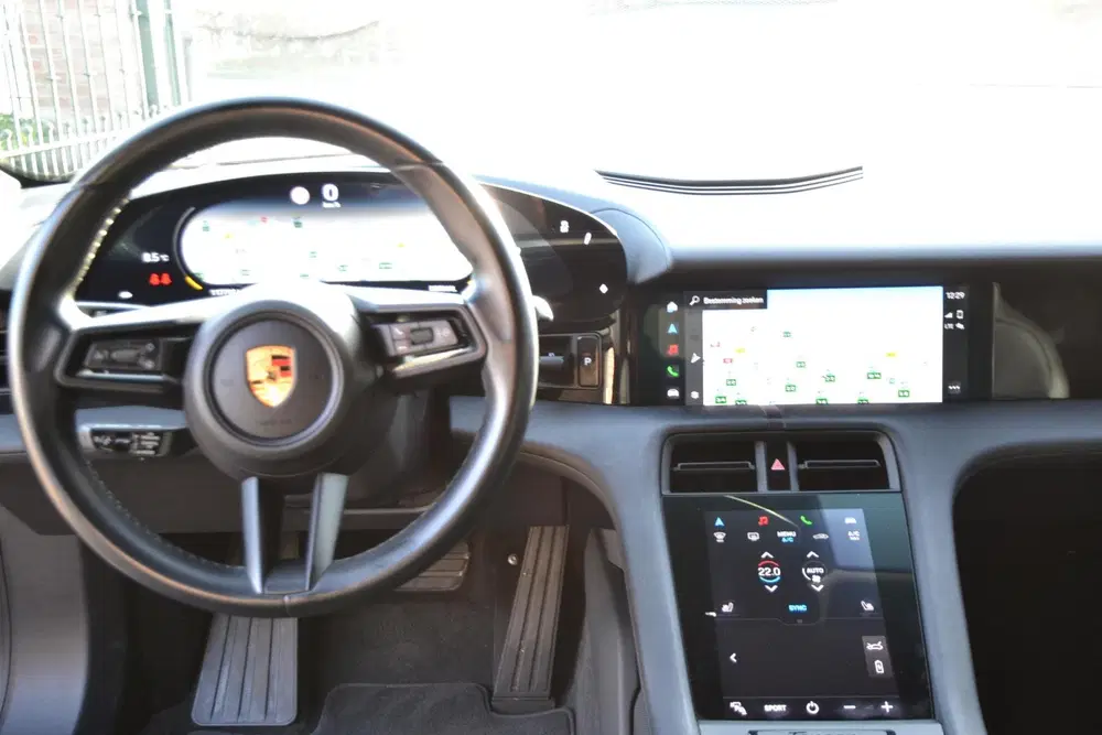 Porsche Taycan Performance 84 kWh uit 2021, foto 15