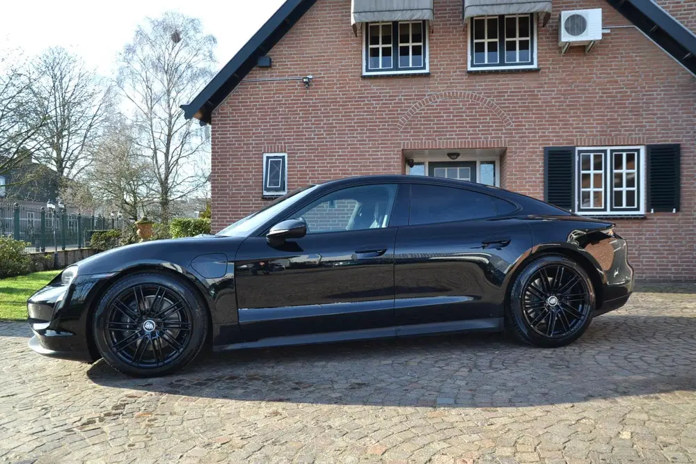 Porsche Taycan Performance 84 kWh uit 2021, foto 2