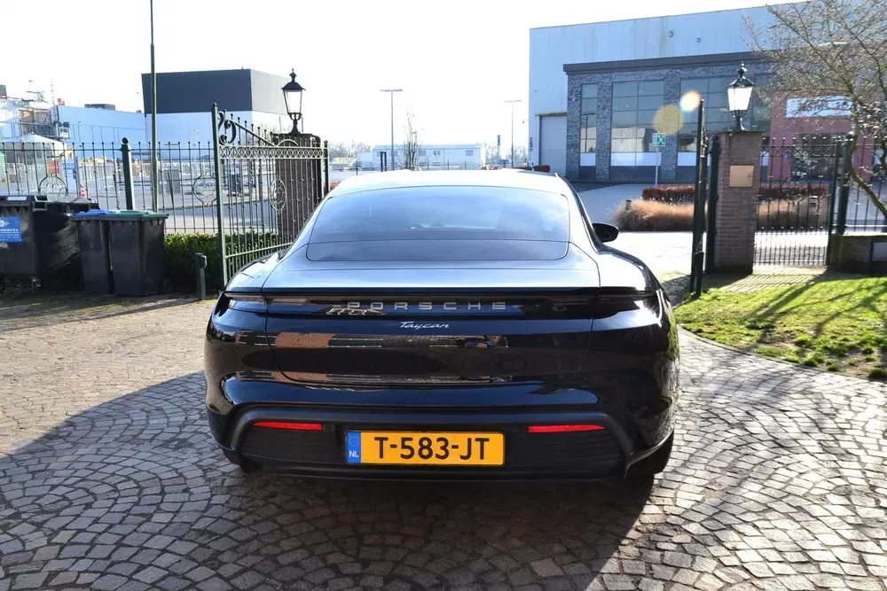 Porsche Taycan Performance 84 kWh uit 2021, foto 4
