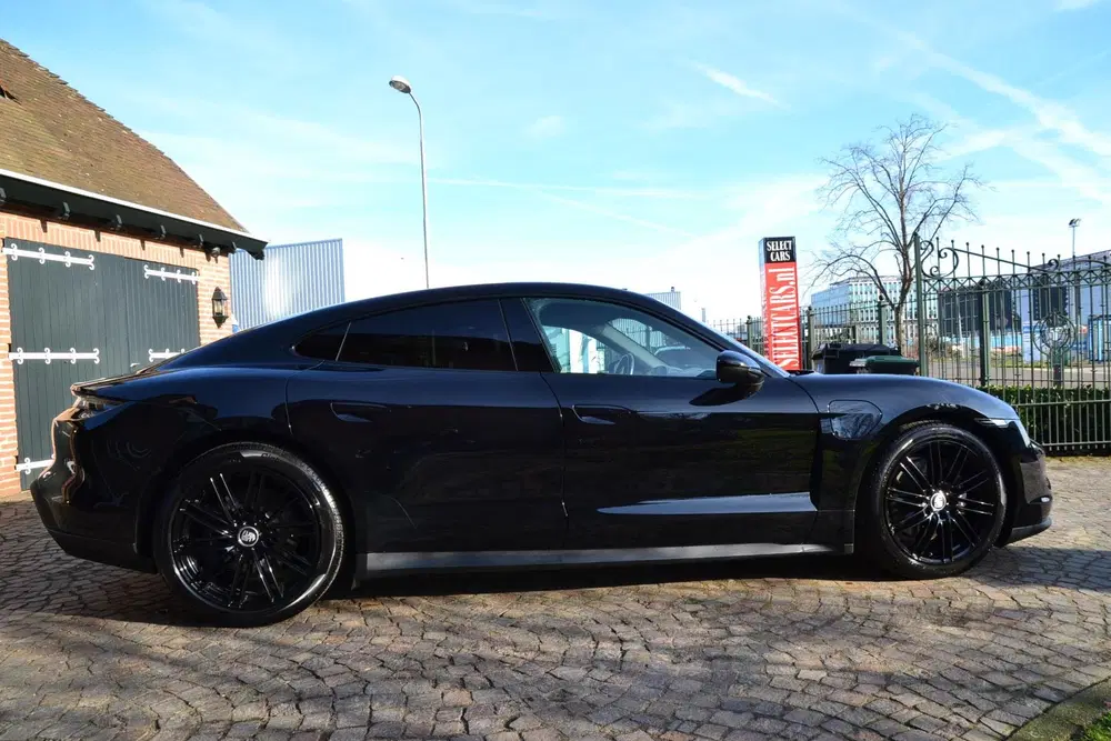 Porsche Taycan Performance 84 kWh uit 2021, foto 6