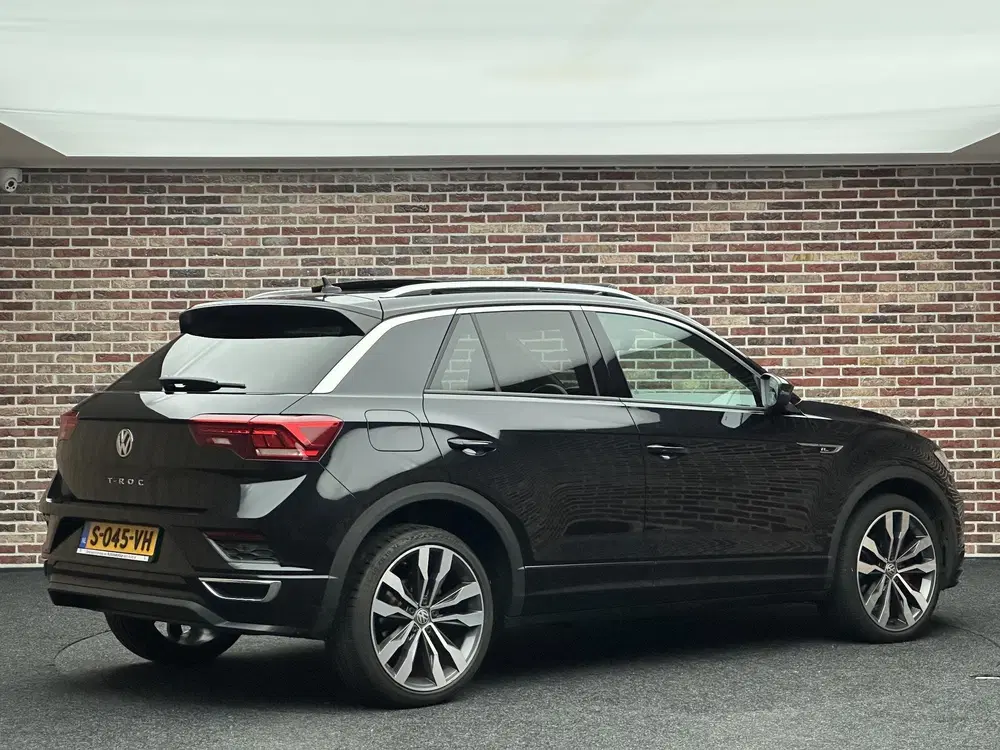 Volkswagen T-Roc 1.5 TSI Sport R-line uit 2020, foto 2