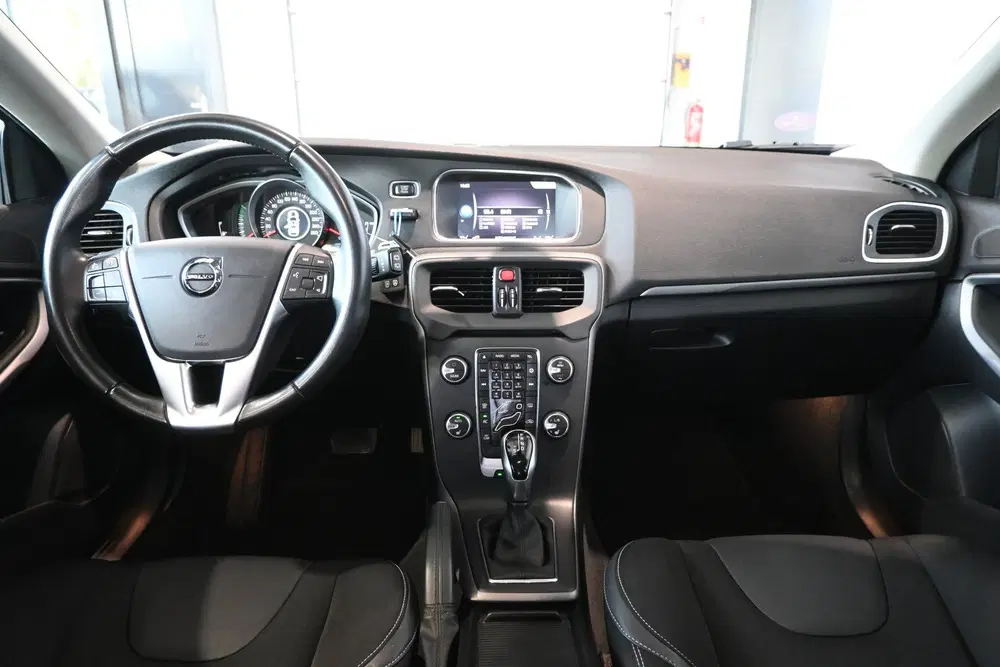Volvo V40 1.5 T3 Momentum Automaat Clima Cruise cont uit 2019, foto 2