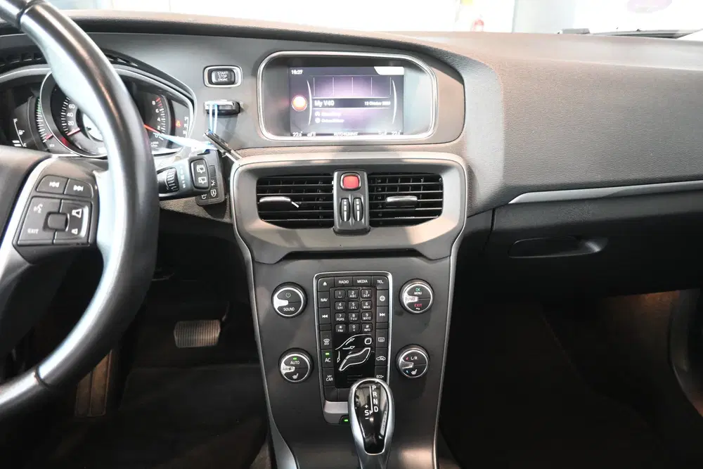 Volvo V40 1.5 T3 Momentum Automaat Clima Cruise cont uit 2019, foto 9