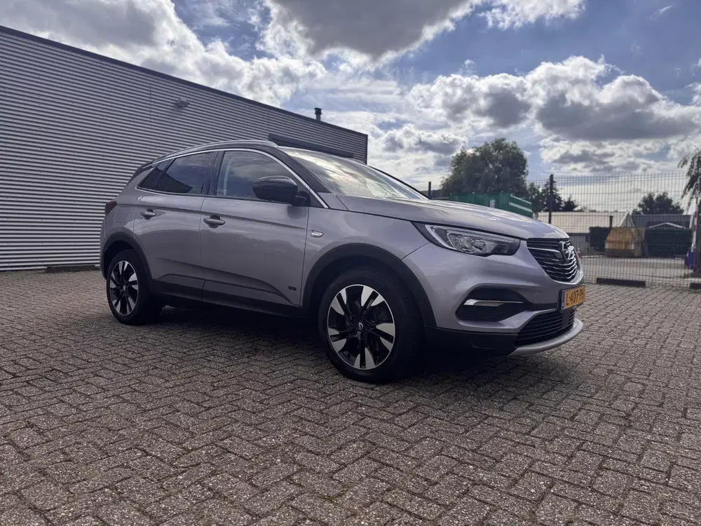 Opel Grandland 1.6 Turbo Hybrid4 Elegance uit 2021, foto 2