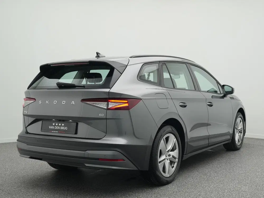 Skoda Enyaq 60 Loft uit 2024, foto 2