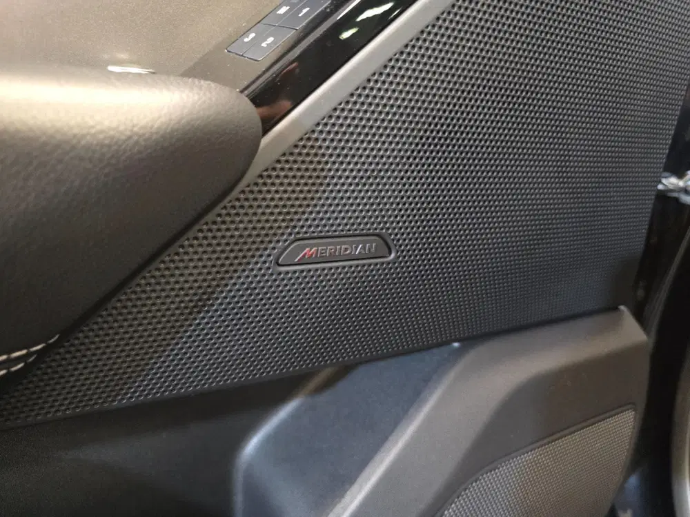 Land Rover Range Rover Velar 2.0 P250 Turbo AWD R-Dynamic SE uit 2019, foto 15