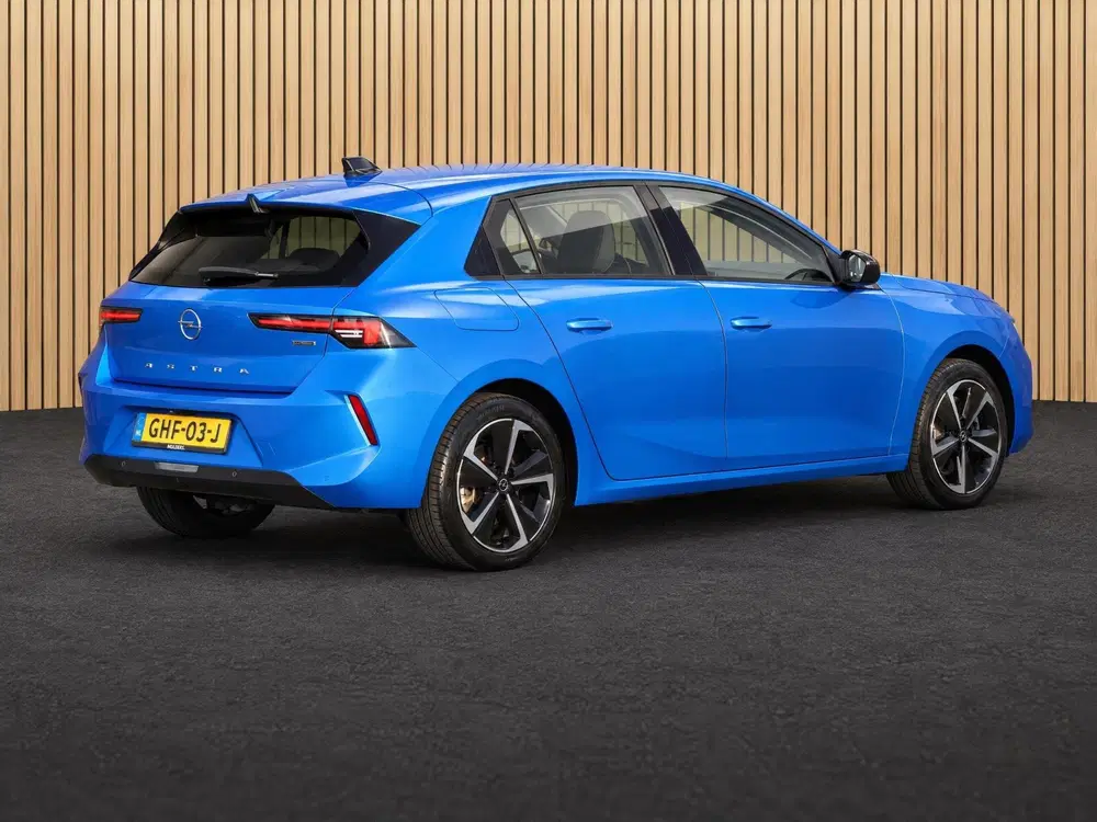 Opel Astra 1.6 Hybrid Elegance uit 2024, foto 2