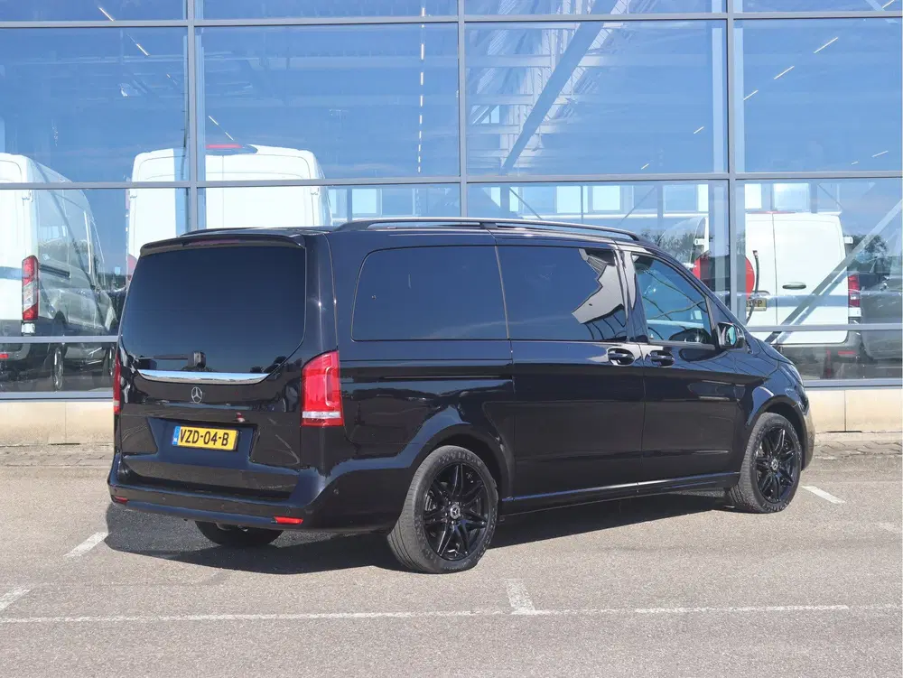 Mercedes-Benz V-Klasse V300d 4-MATIC Lang Avantgarde Edition uit 2021, foto 2