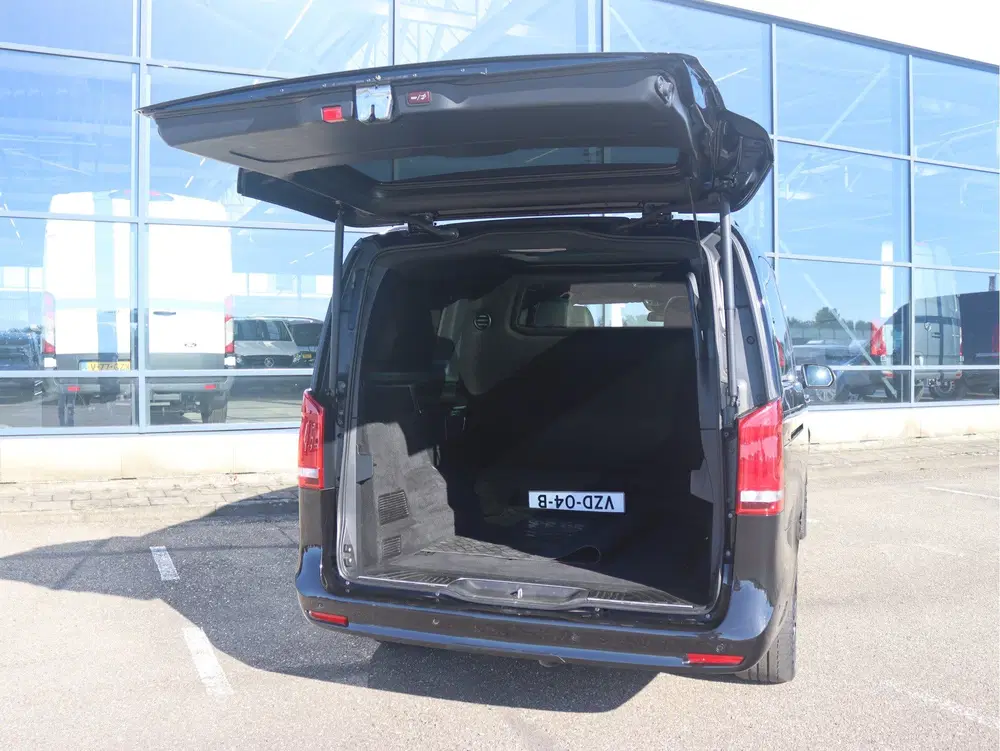 Mercedes-Benz V-Klasse V300d 4-MATIC Lang Avantgarde Edition uit 2021, foto 3