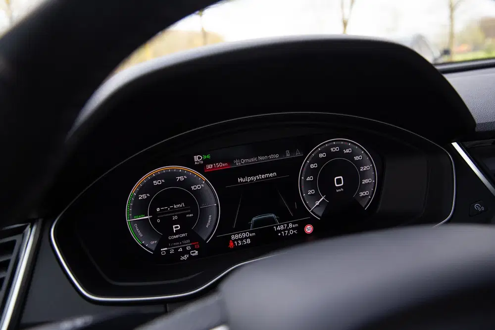 Audi Q5 55 TFSI e S edition uit 2021, foto 11