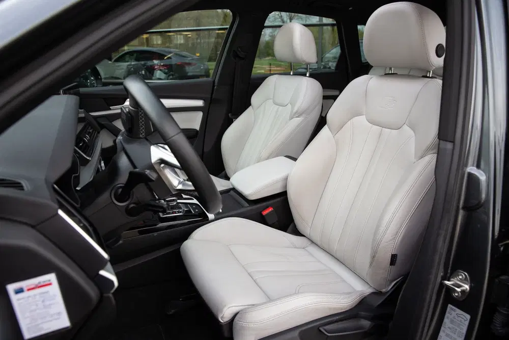 Audi Q5 55 TFSI e S edition uit 2021, foto 4