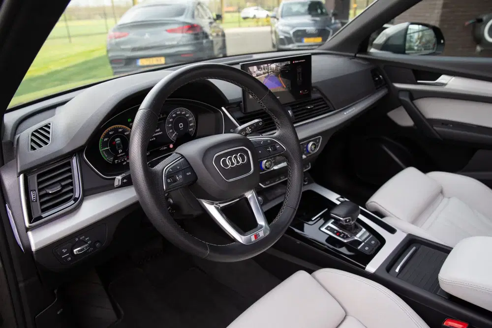 Audi Q5 55 TFSI e S edition uit 2021, foto 5