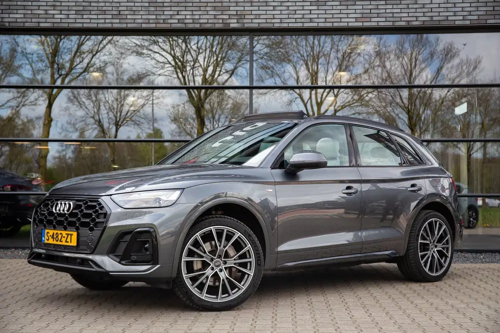 Audi Q5 55 TFSI e S edition uit 2021, foto 7