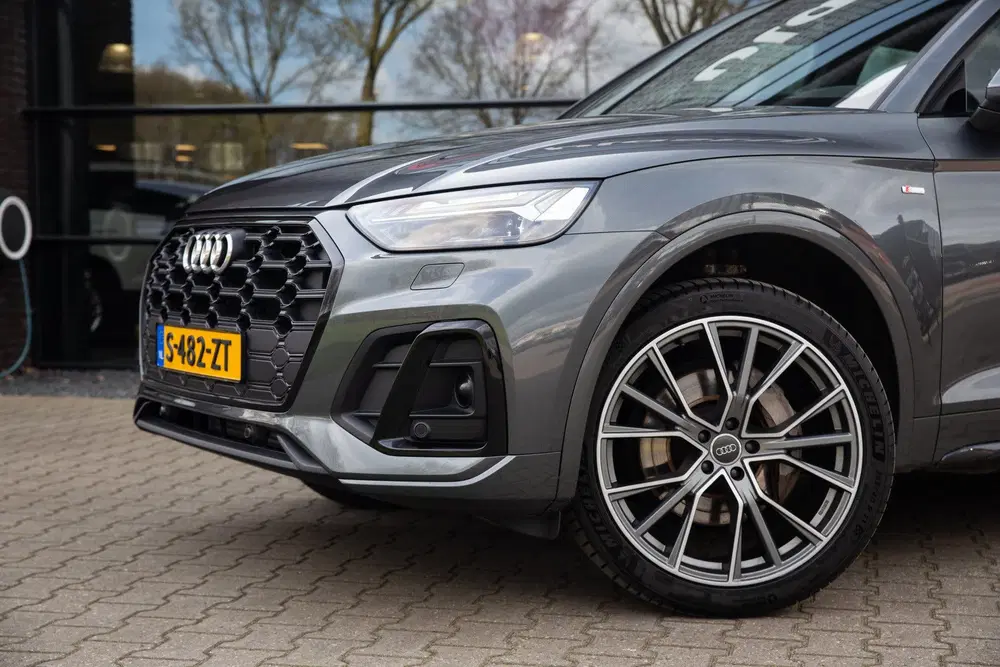 Audi Q5 55 TFSI e S edition uit 2021, foto 8