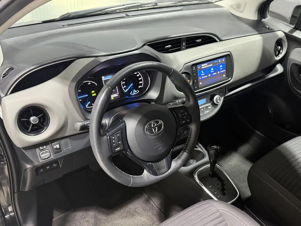 Toyota Yaris 1.5 Hybrid Dynamic Trekhaak uit 2019, foto 2