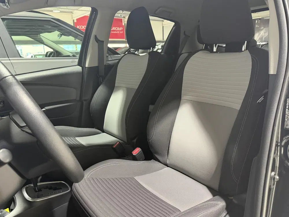 Toyota Yaris 1.5 Hybrid Dynamic Trekhaak uit 2019, foto 3