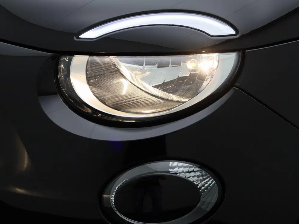 Fiat 500e Business Launch Edition uit 2020, foto 14
