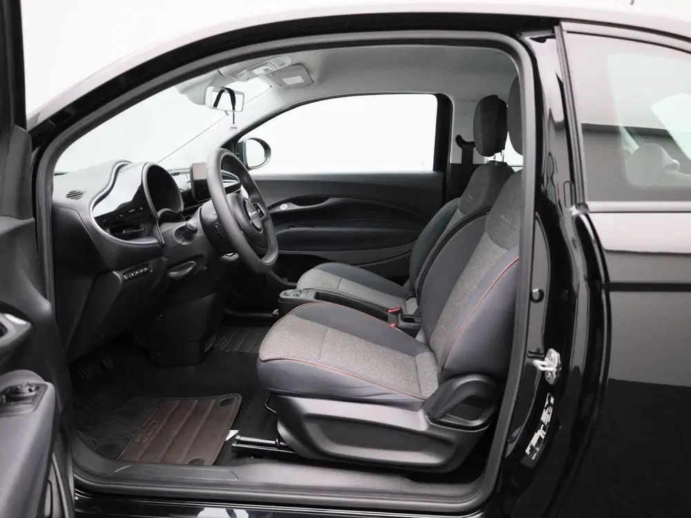 Fiat 500e Business Launch Edition uit 2020, foto 9