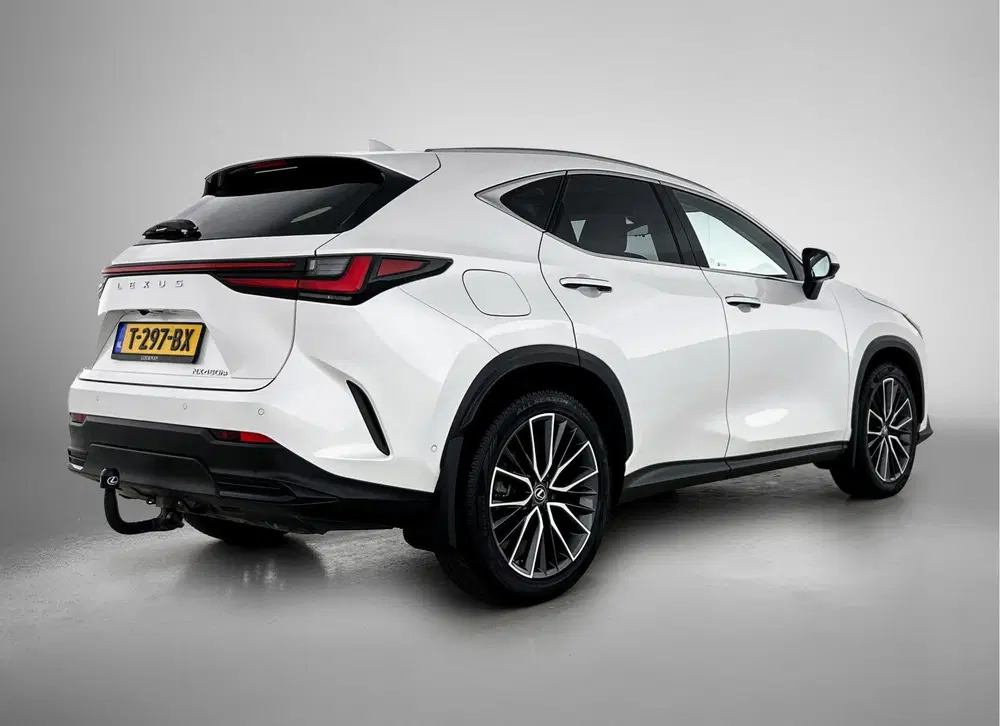 Lexus NX 450h+ AWD Executive Line uit 2022, foto 2