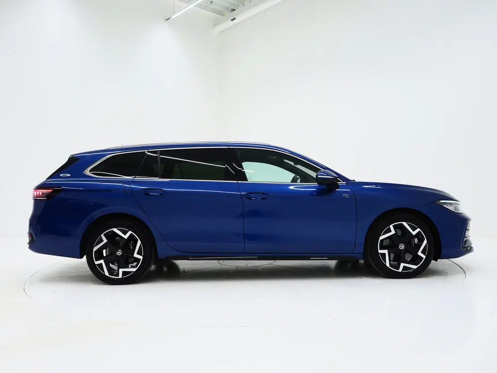 Volkswagen Passat 1.5 eHybrid R-Line Black uit 2025, foto 10