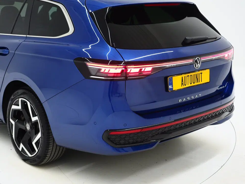Volkswagen Passat 1.5 eHybrid R-Line Black uit 2025, foto 14